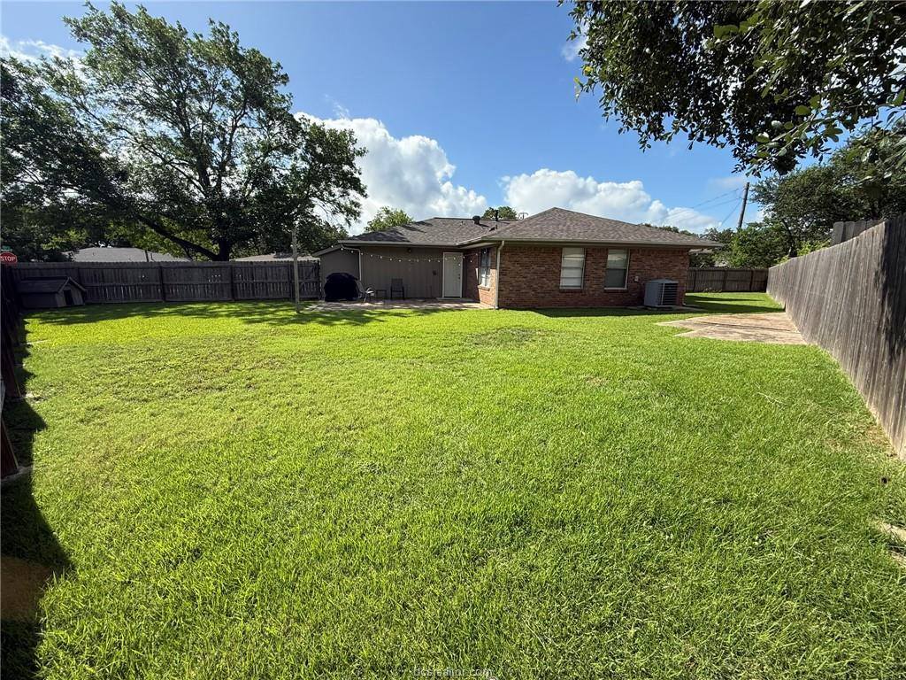408 Brookside Drive, Bryan, TX 77801