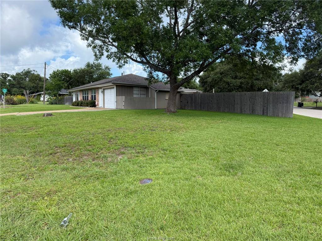 408 Brookside Drive, Bryan, TX 77801