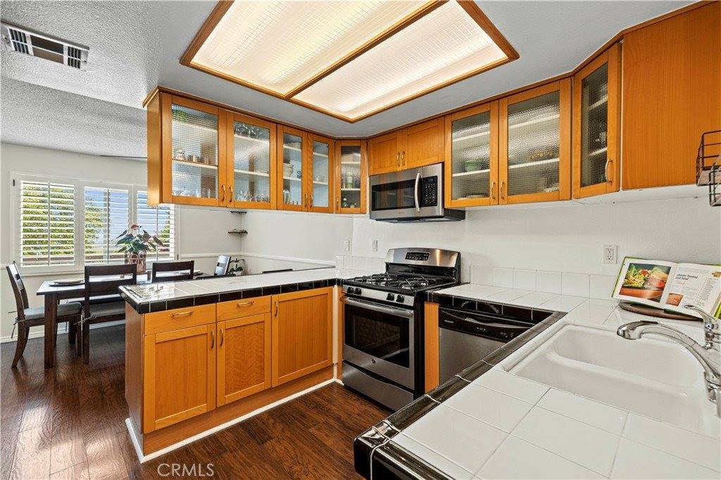 15614 Crestview Lane, Granada Hills, CA 91344