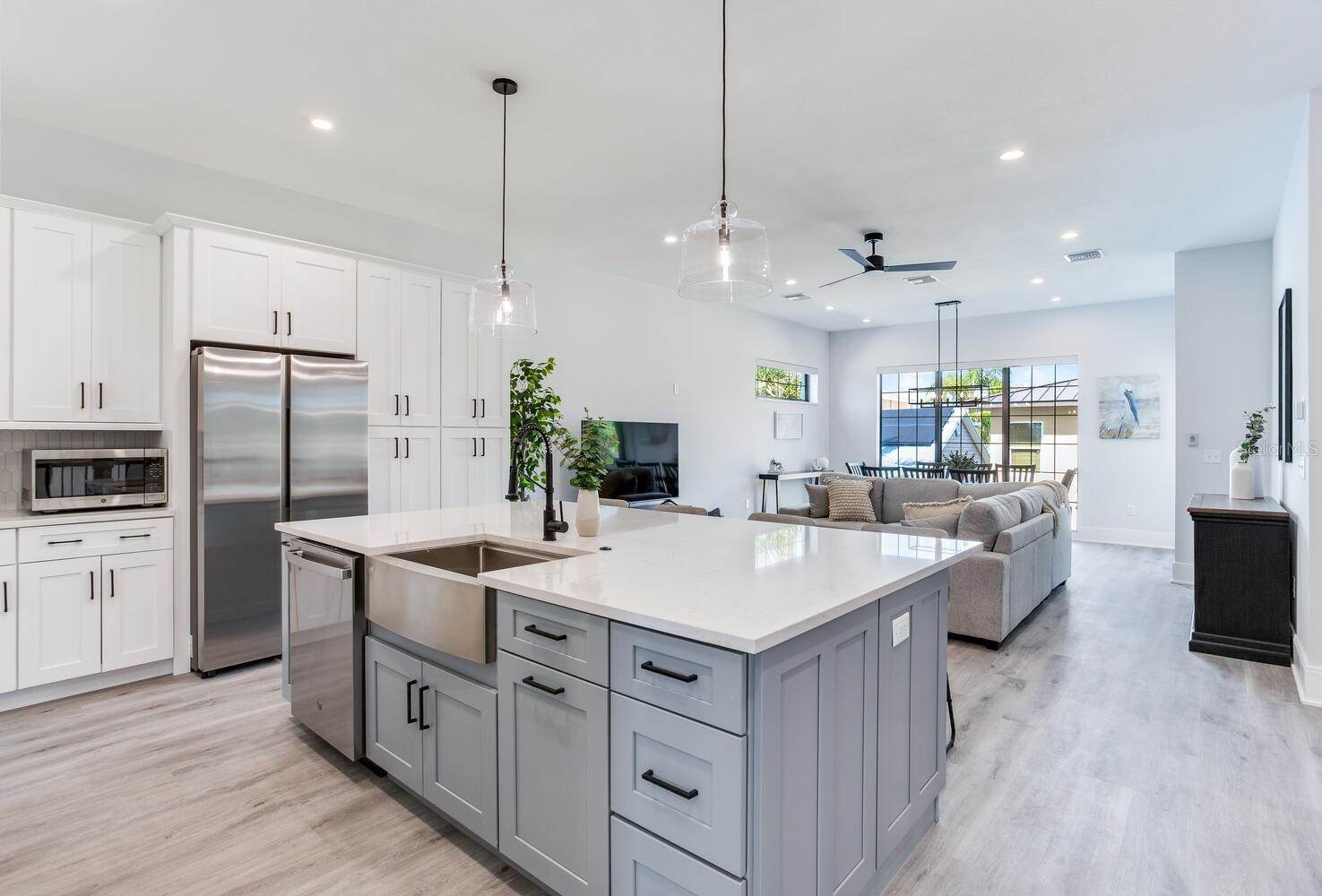 140 174TH Avenue East, Redington Shores, FL 33708