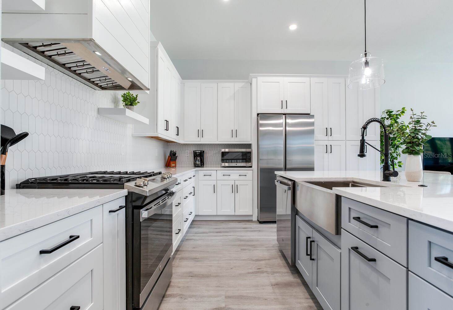 140 174TH Avenue East, Redington Shores, FL 33708
