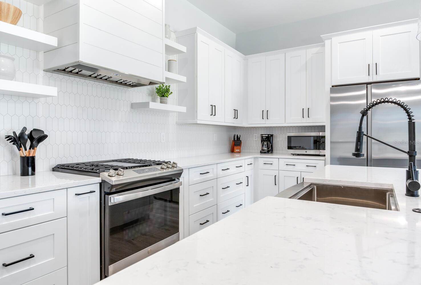 140 174TH Avenue East, Redington Shores, FL 33708