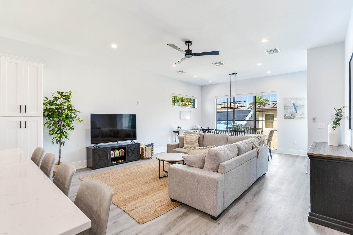 140 174TH Avenue East, Redington Shores, FL 33708