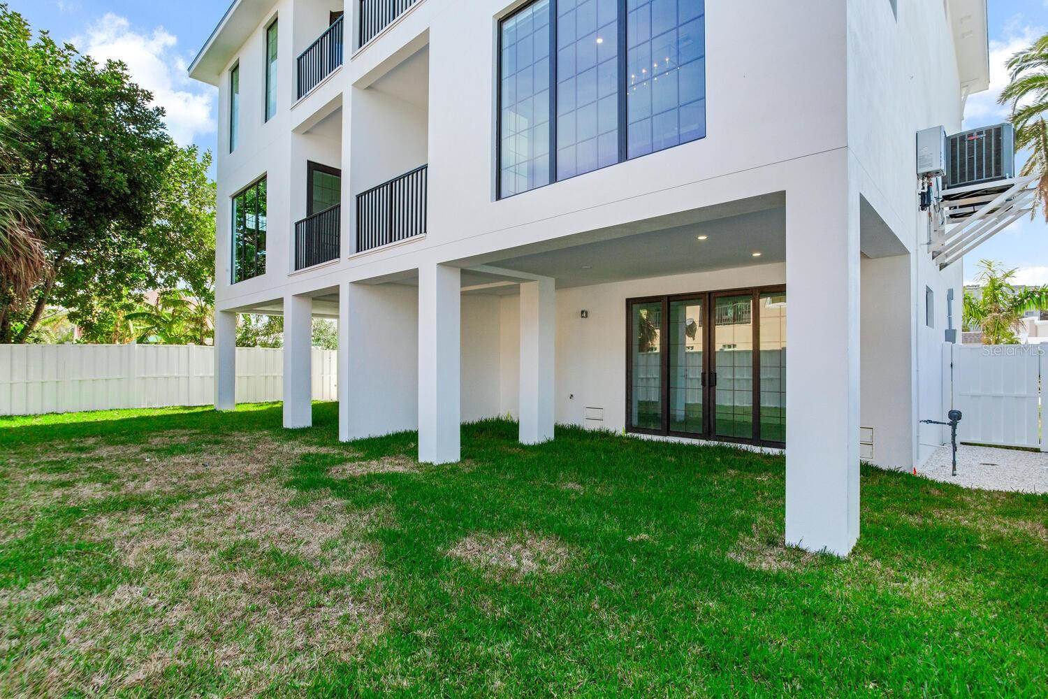 140 174TH Avenue East, Redington Shores, FL 33708
