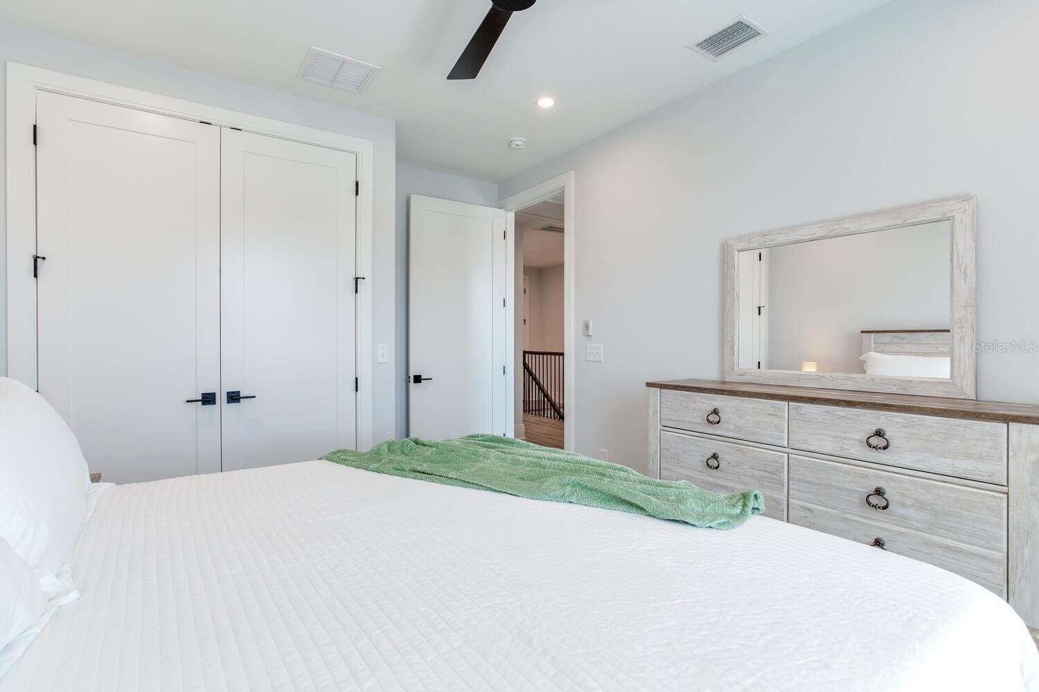 140 174TH Avenue East, Redington Shores, FL 33708