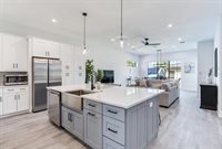 140 174TH Avenue East, Redington Shores, FL 33708