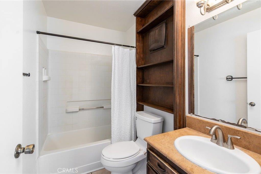 21200 Trumpet Dr #103, Newhall, CA 91321