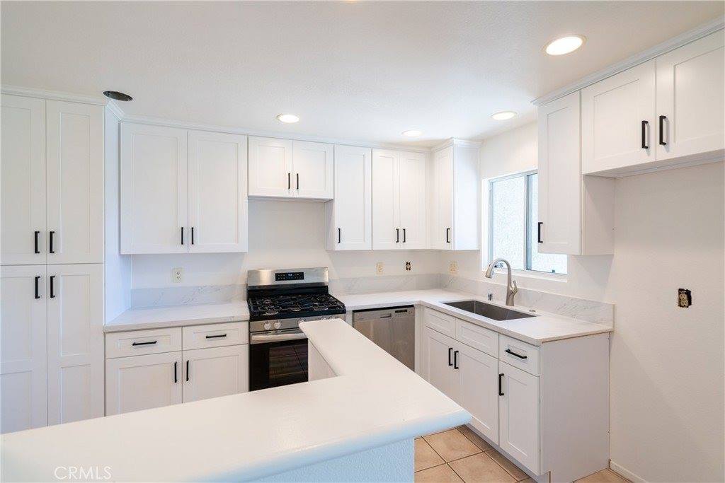 21200 Trumpet Dr #103, Newhall, CA 91321