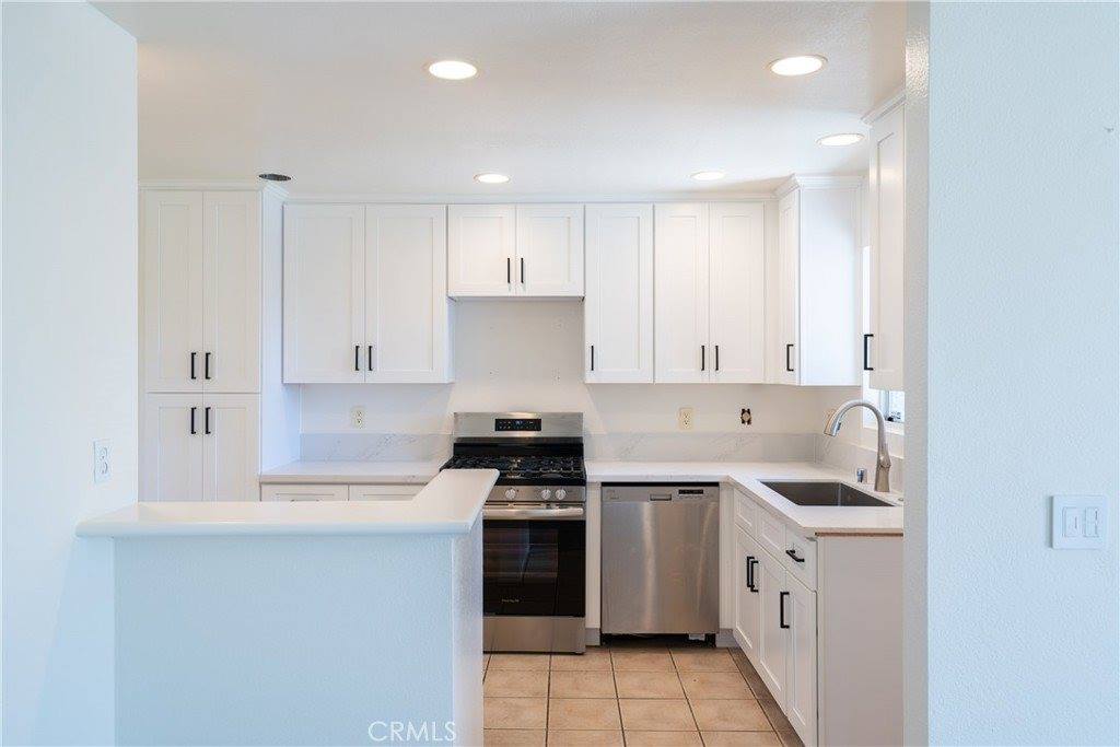 21200 Trumpet Dr #103, Newhall, CA 91321