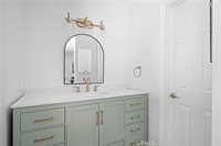 7800 Via Genova, Burbank, CA 91504