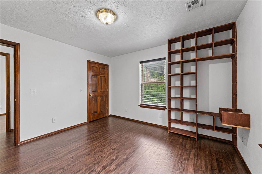 800 North 9th Street, Kansas City, KS 66101