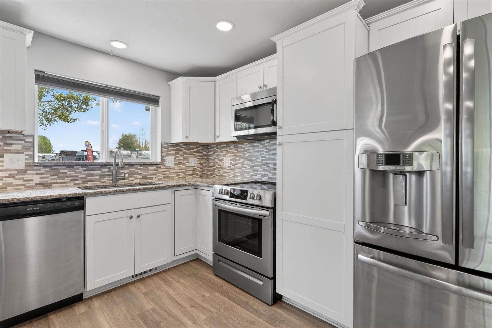 3795 E Sunnyside Road, Ammon, ID 83406