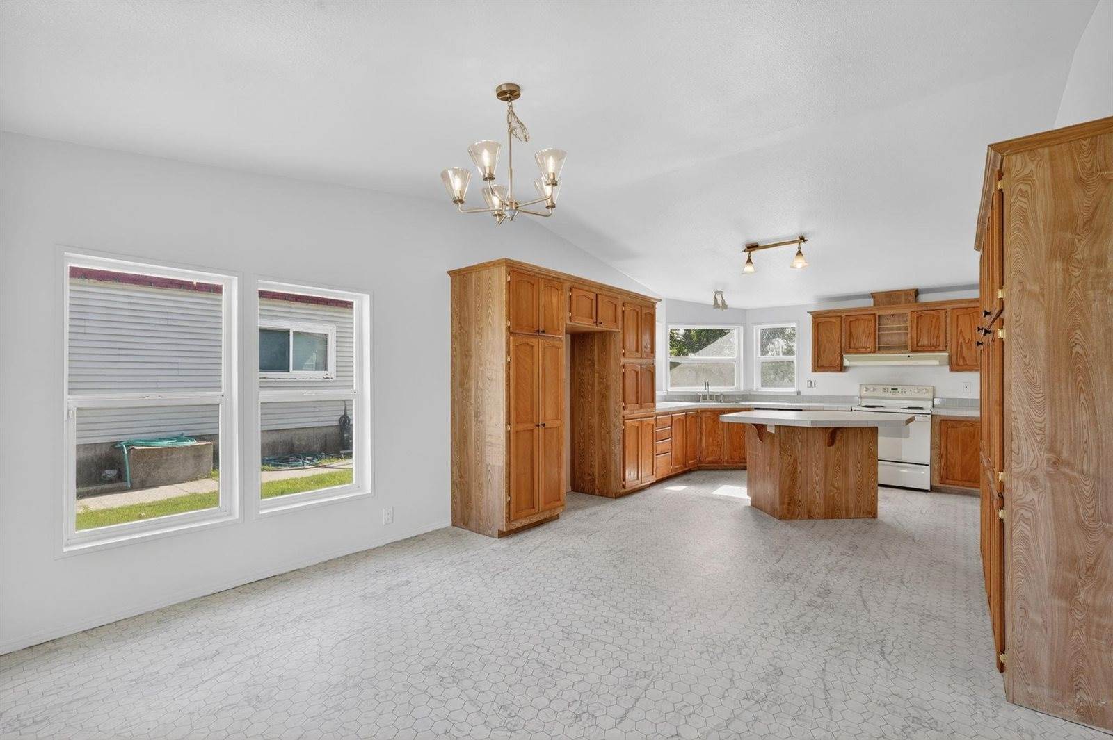 420 Johnson Street, American Falls, ID 83211