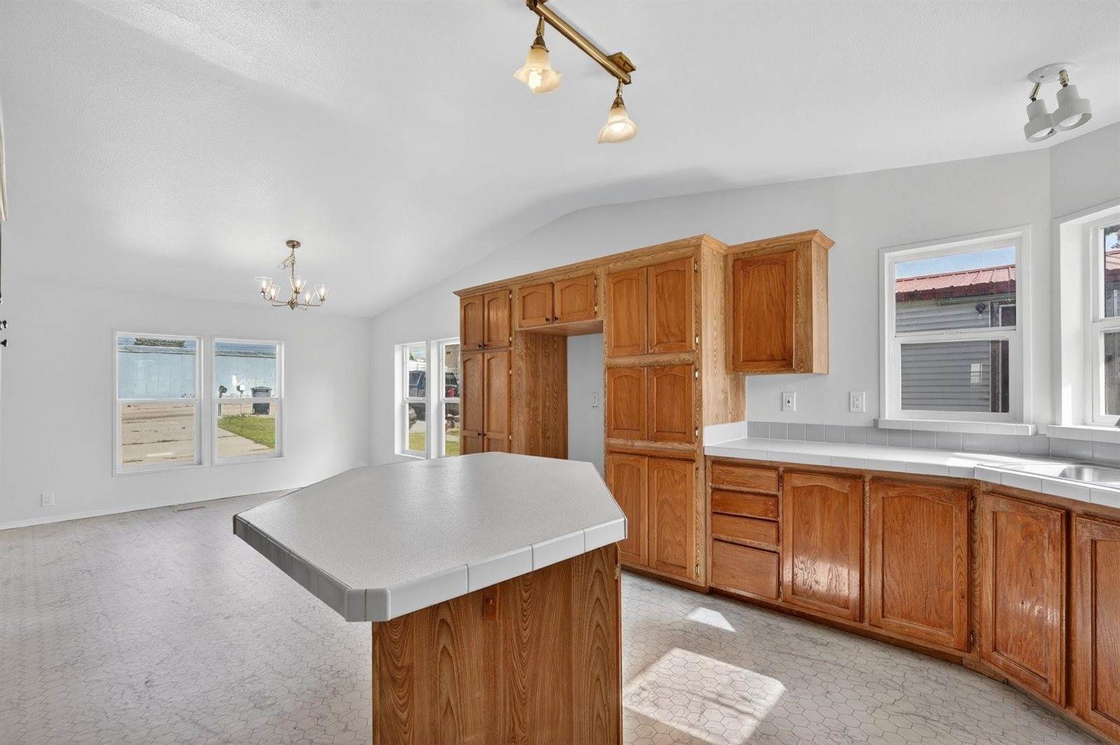 420 Johnson Street, American Falls, ID 83211