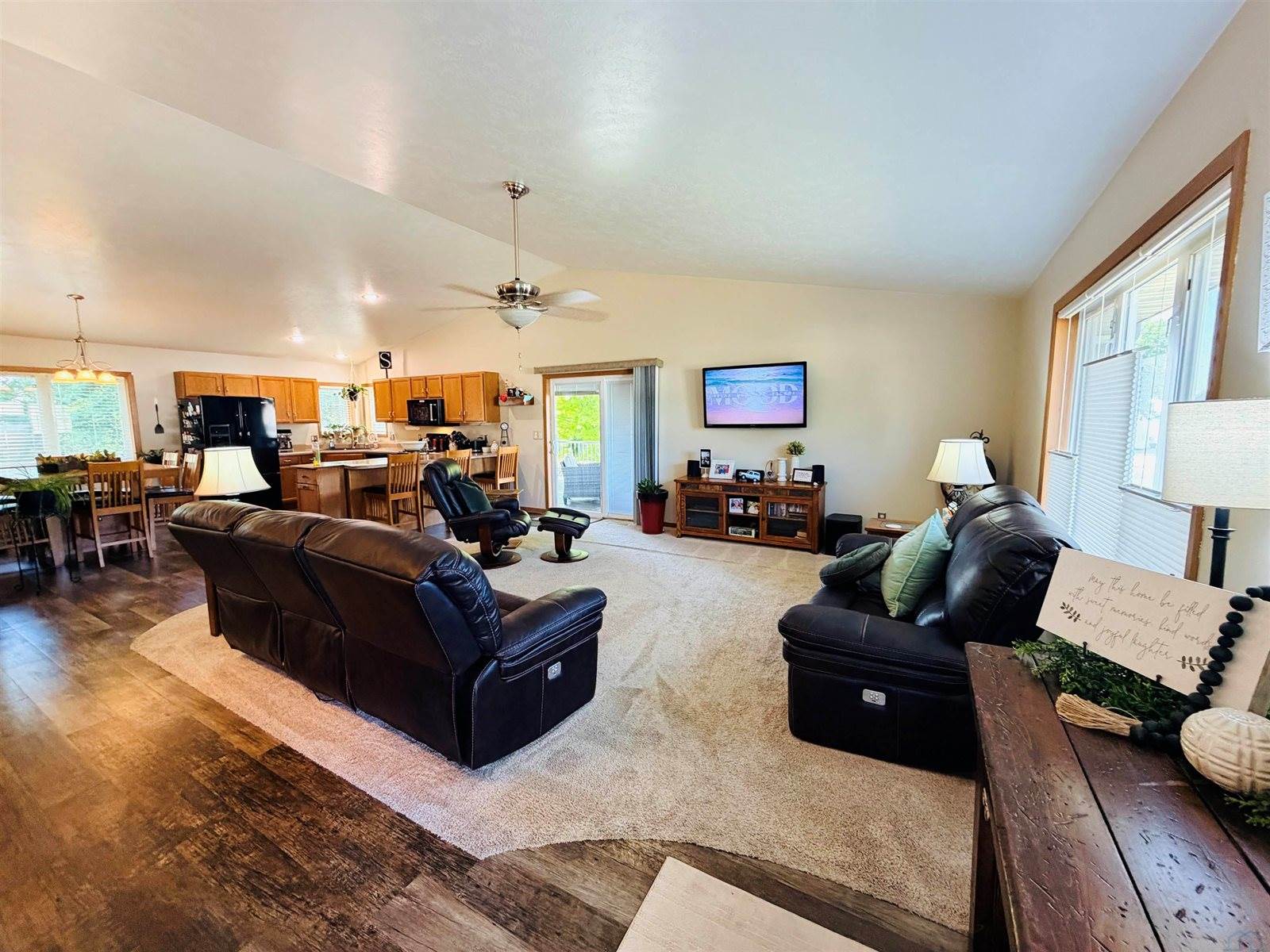 1611 SW Sunset Dr, LeMars, IA 51031