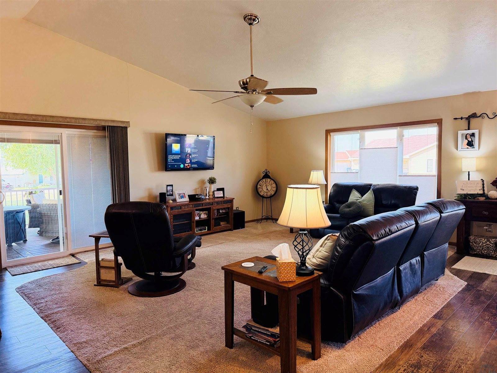 1611 SW Sunset Dr, LeMars, IA 51031