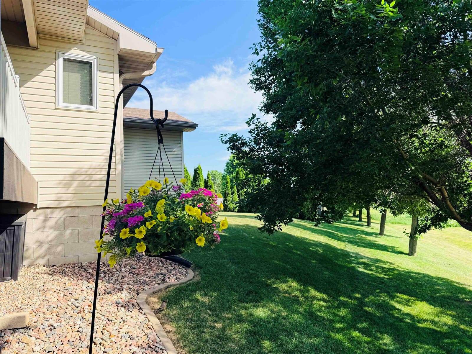 1611 SW Sunset Dr, LeMars, IA 51031