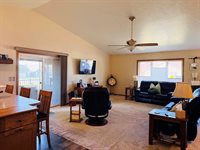 1611 SW Sunset Dr, LeMars, IA 51031