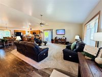 1611 SW Sunset Dr, LeMars, IA 51031