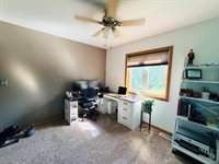 1611 SW Sunset Dr, LeMars, IA 51031