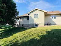 1611 SW Sunset Dr, LeMars, IA 51031