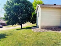 1611 SW Sunset Dr, LeMars, IA 51031