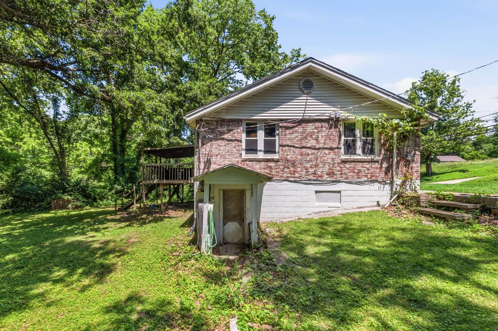 2400 51st St, Kansas City, KS 66104