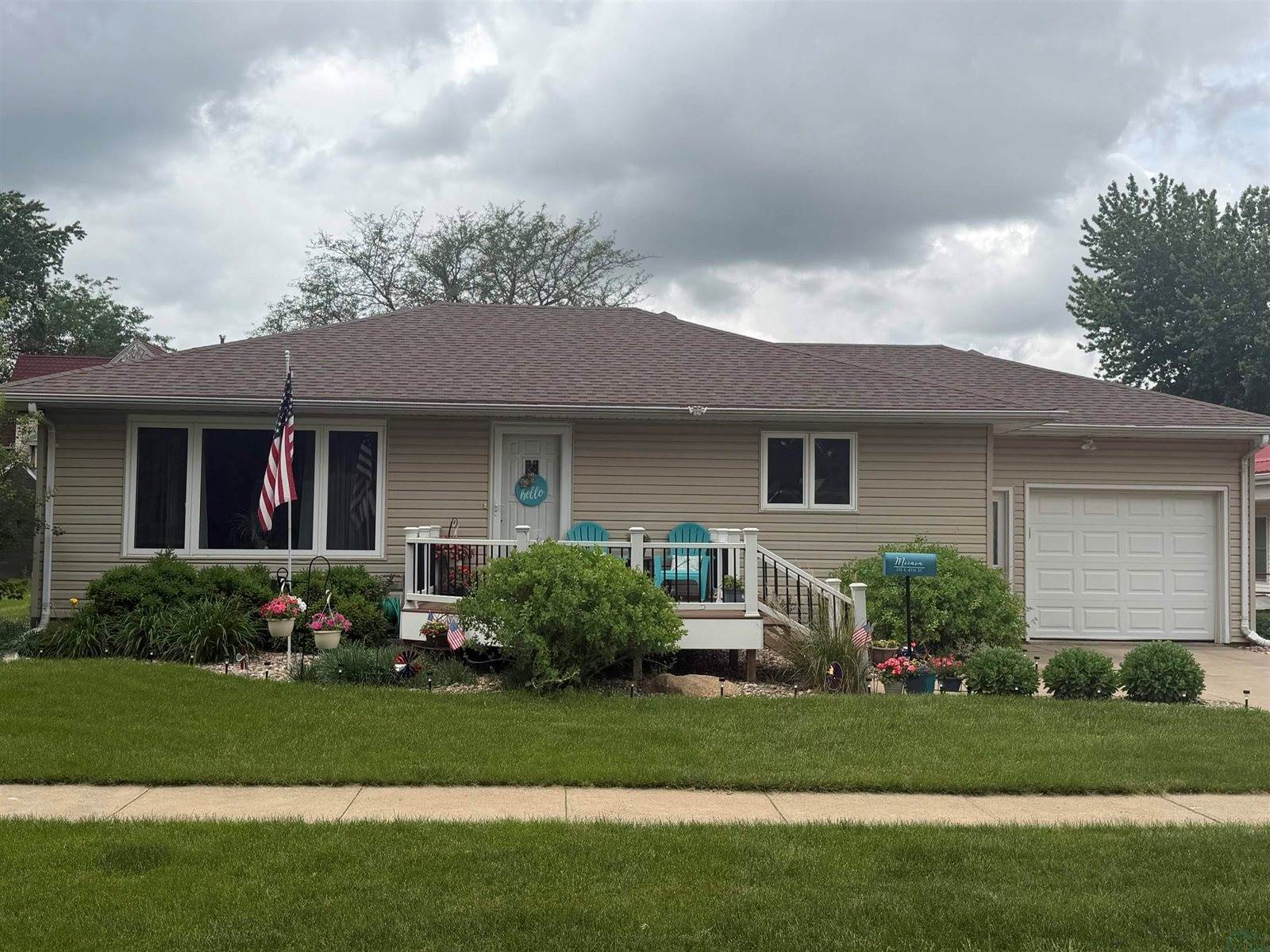 331 S 4th St, Akron, IA 51001