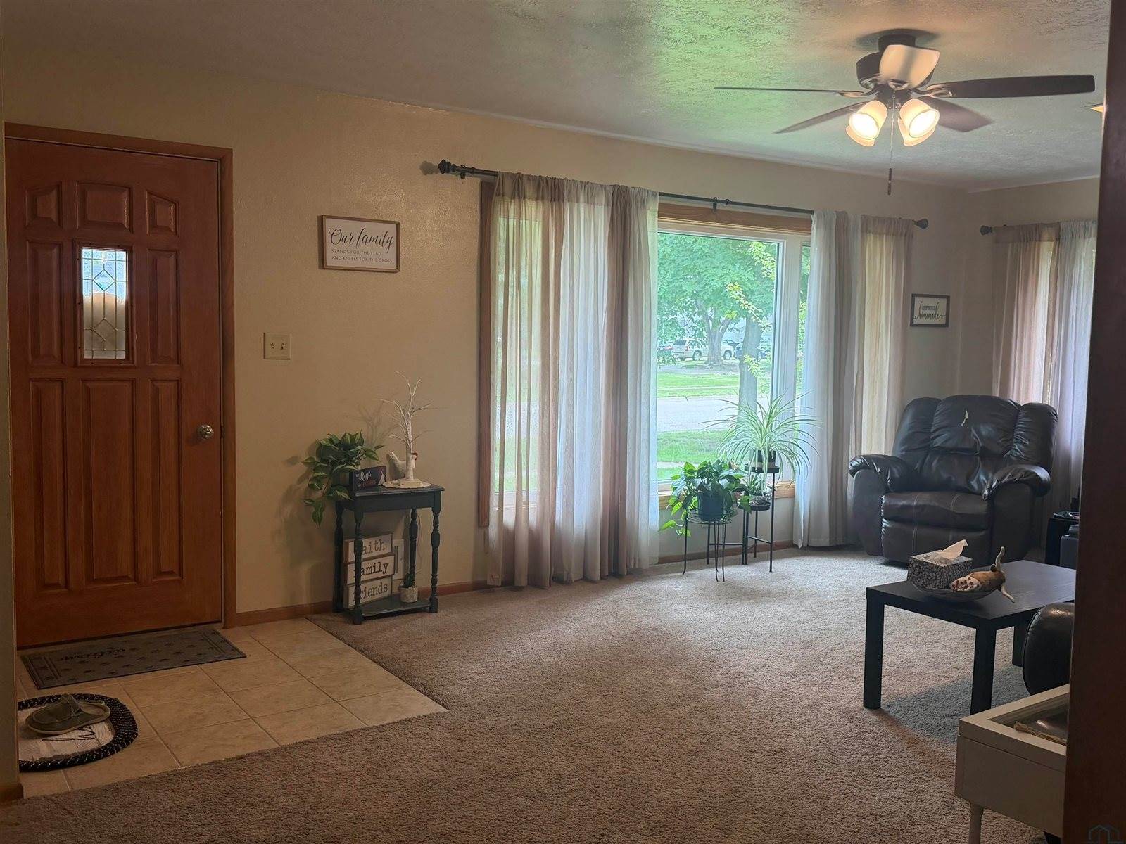 331 S 4th St, Akron, IA 51001