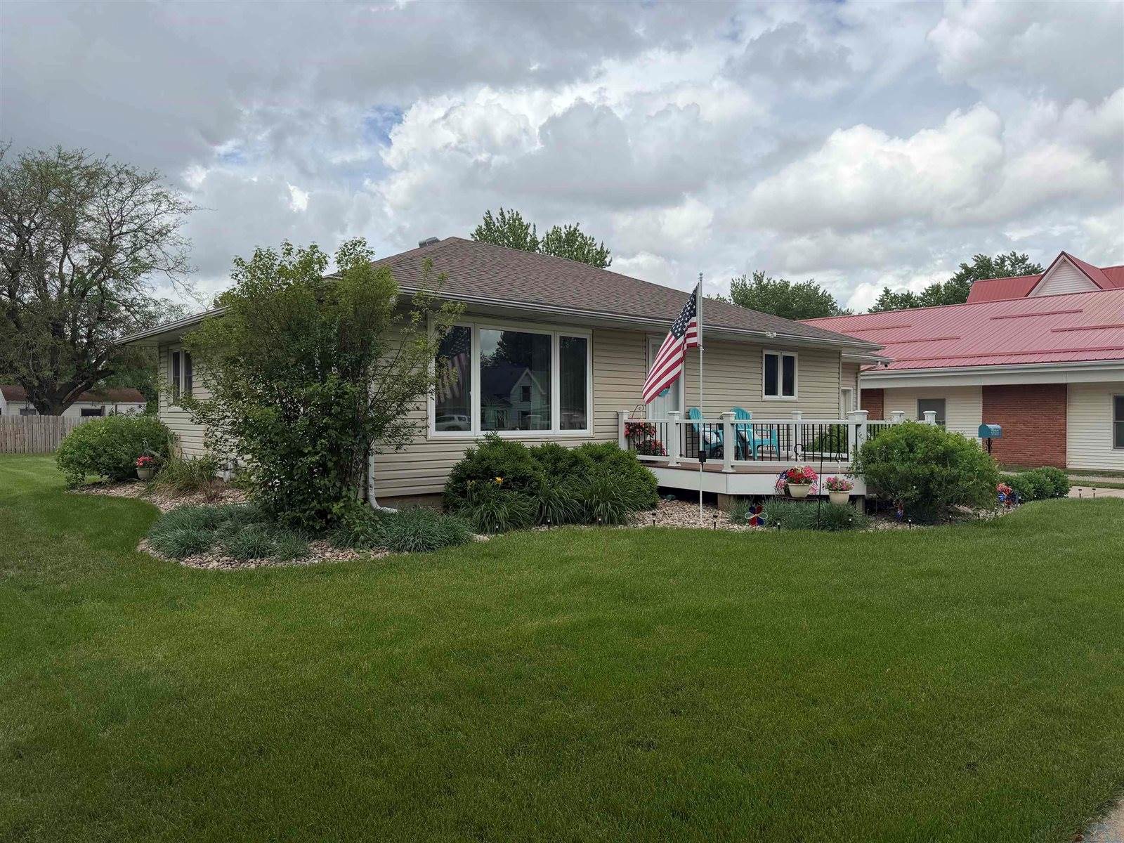 331 S 4th St, Akron, IA 51001