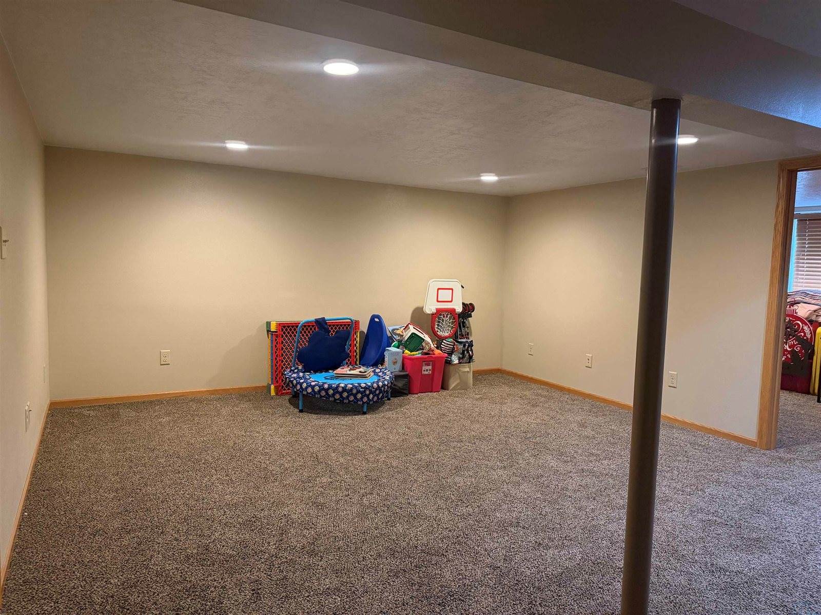 331 S 4th St, Akron, IA 51001