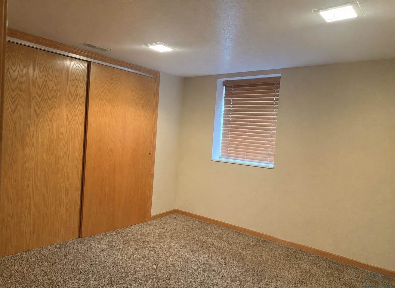 331 S 4th St, Akron, IA 51001