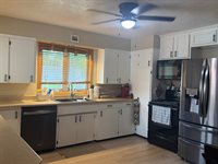 331 S 4th St, Akron, IA 51001