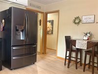 331 S 4th St, Akron, IA 51001