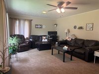 331 S 4th St, Akron, IA 51001
