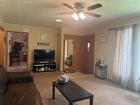 331 S 4th St, Akron, IA 51001