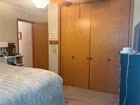 331 S 4th St, Akron, IA 51001