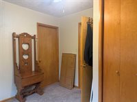 331 S 4th St, Akron, IA 51001