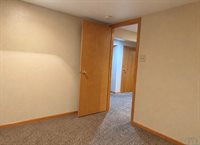 331 S 4th St, Akron, IA 51001