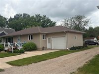 331 S 4th St, Akron, IA 51001