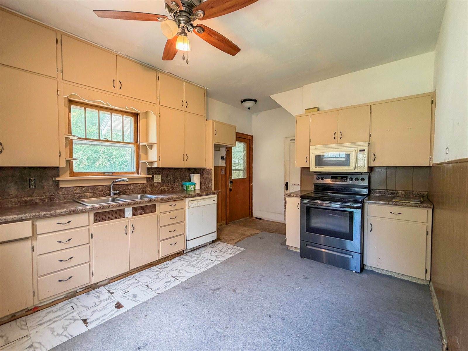 1240 Fairmount Avenue, Council Bluffs, IA 51503