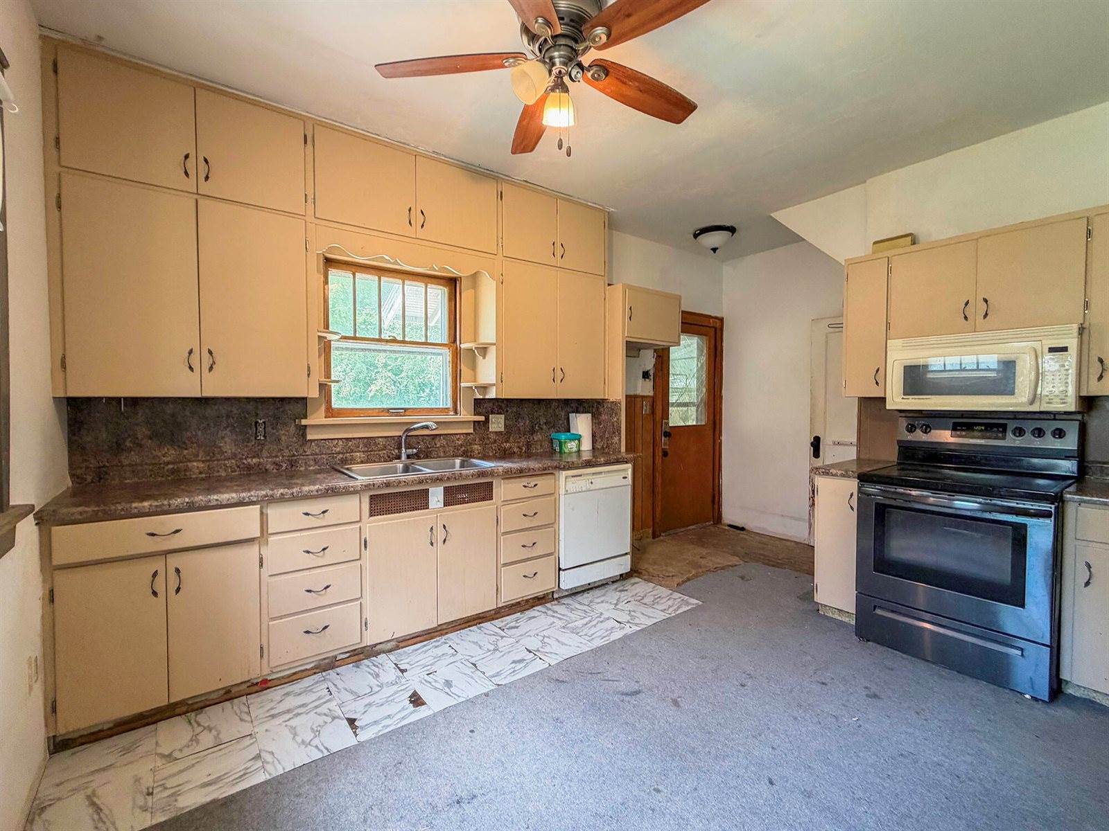1240 Fairmount Avenue, Council Bluffs, IA 51503