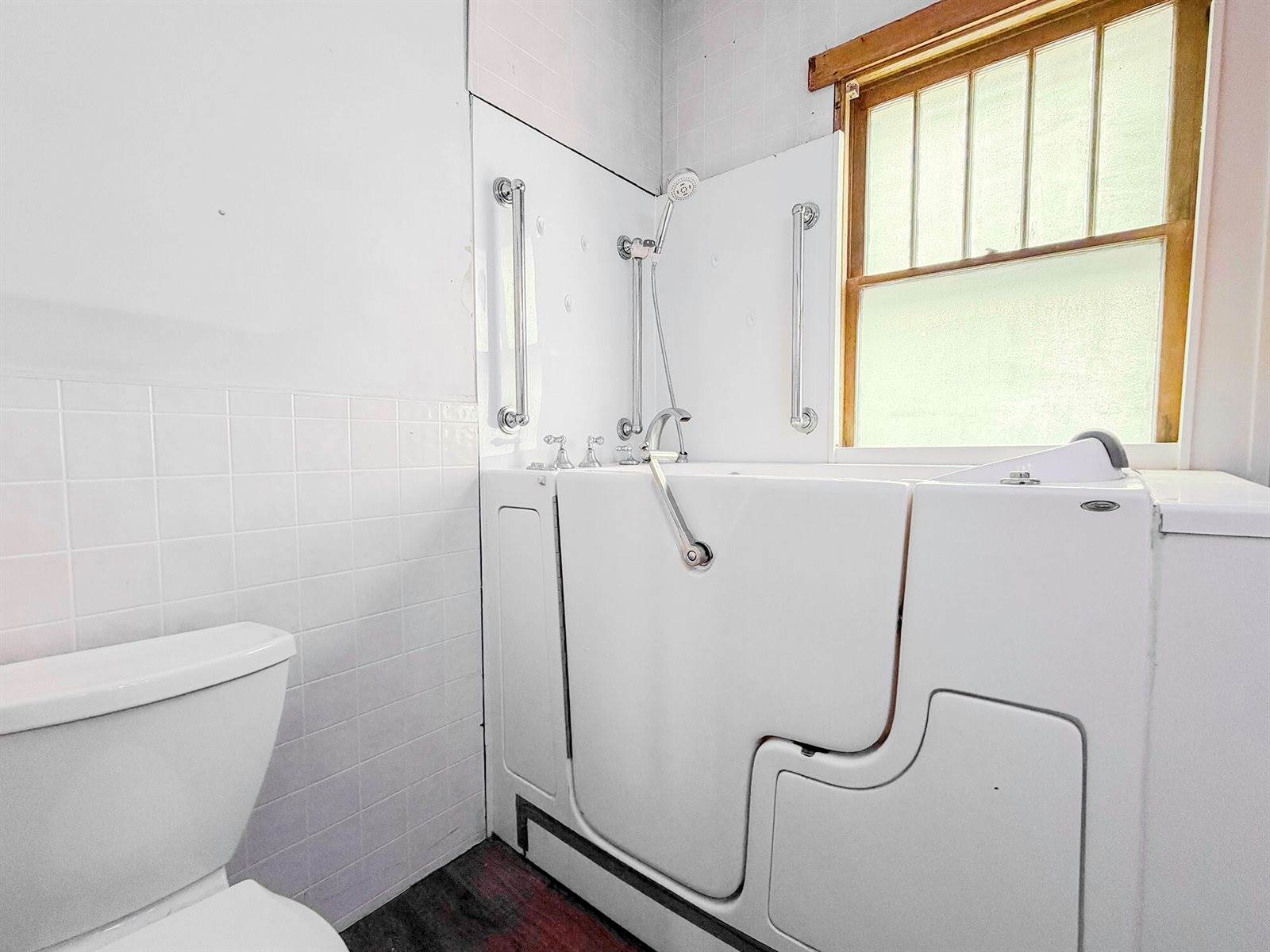 1240 Fairmount Avenue, Council Bluffs, IA 51503
