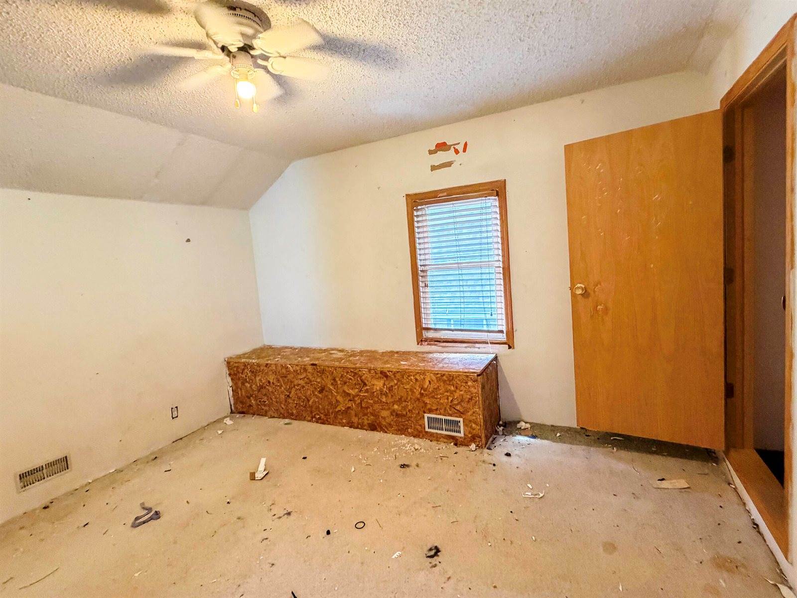 1240 Fairmount Avenue, Council Bluffs, IA 51503