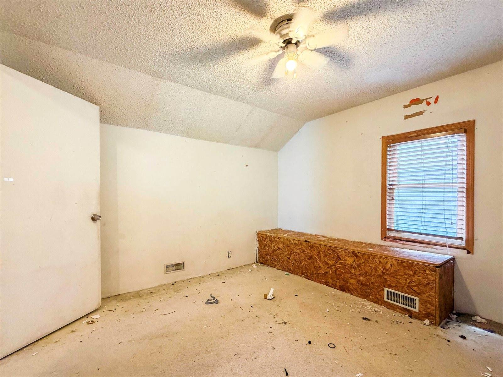 1240 Fairmount Avenue, Council Bluffs, IA 51503