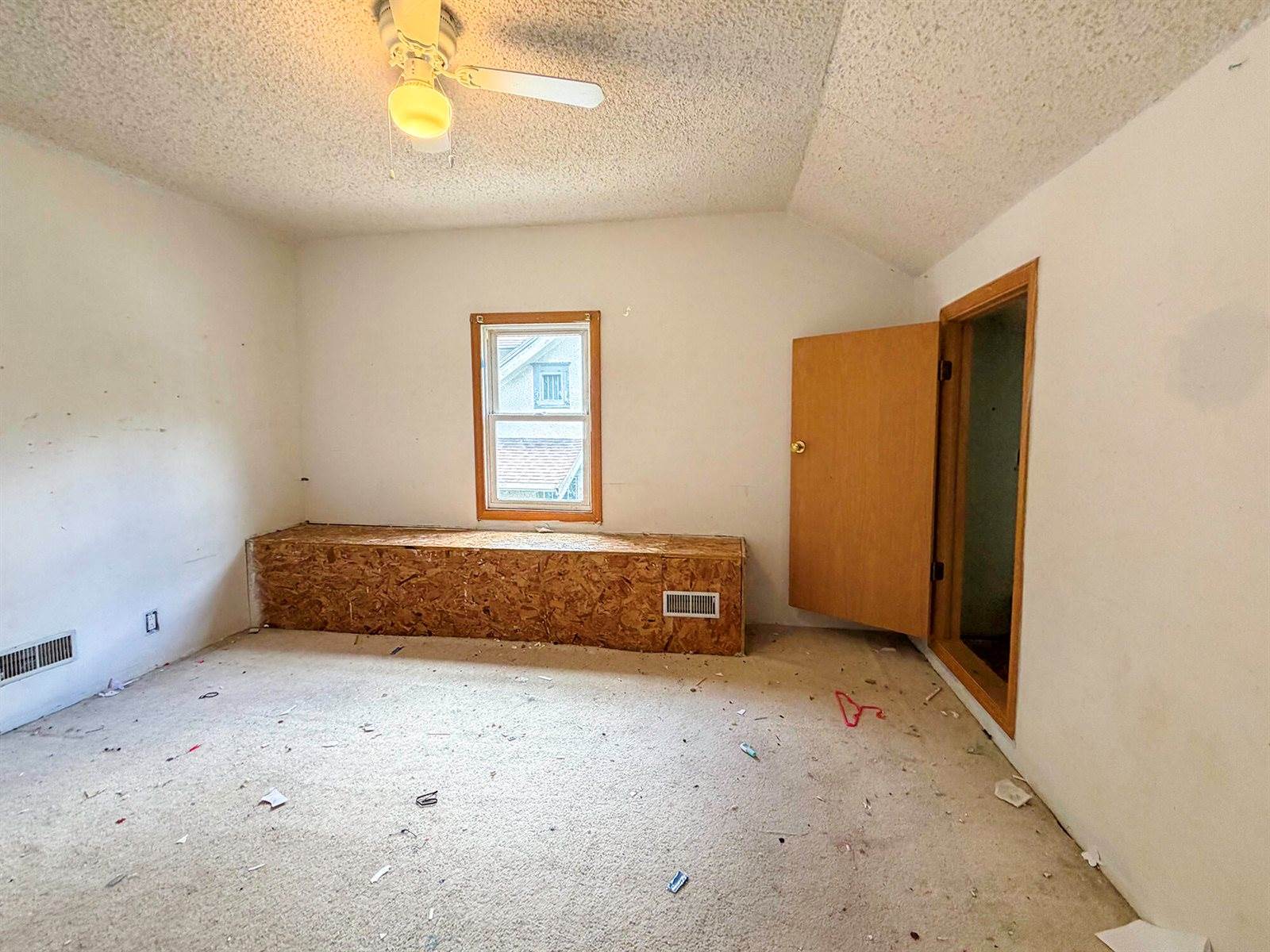 1240 Fairmount Avenue, Council Bluffs, IA 51503