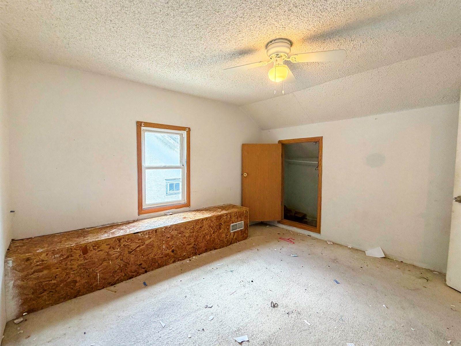 1240 Fairmount Avenue, Council Bluffs, IA 51503