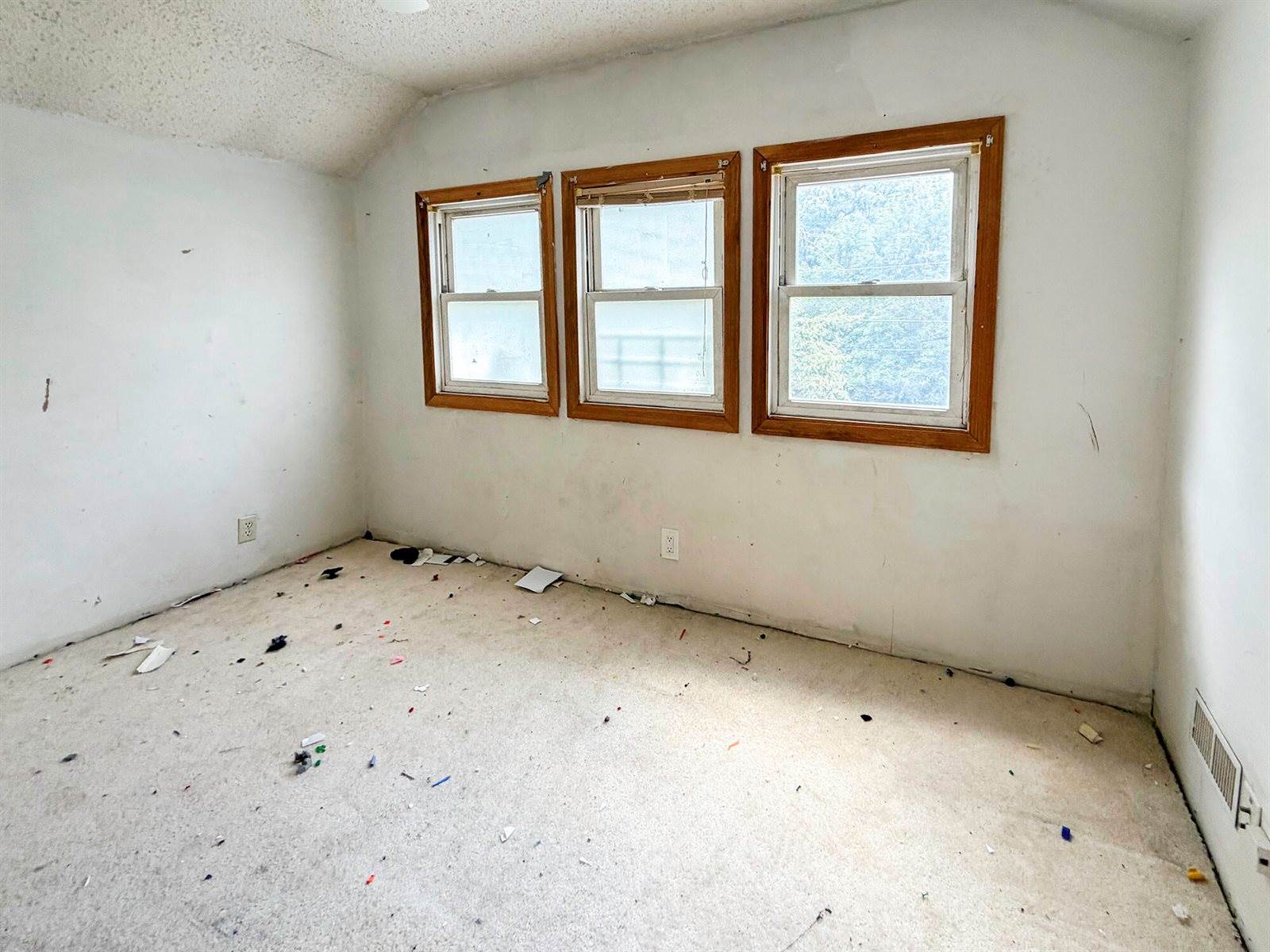 1240 Fairmount Avenue, Council Bluffs, IA 51503