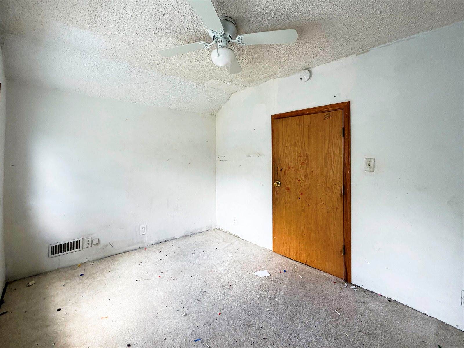 1240 Fairmount Avenue, Council Bluffs, IA 51503