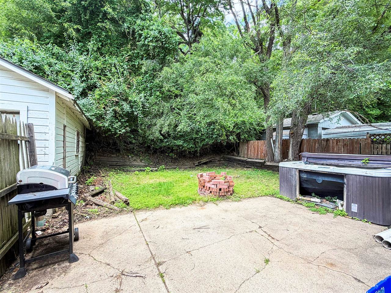1240 Fairmount Avenue, Council Bluffs, IA 51503